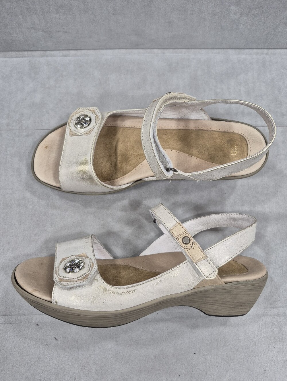 Naot Vineyard Reserve sandals women's 7 cream gold metallic leather distressed